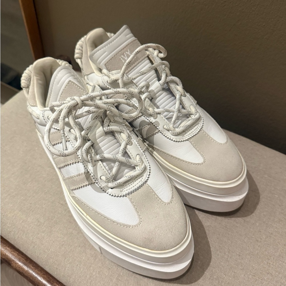 Ivy Park Sneaker - Picture 2 of 3